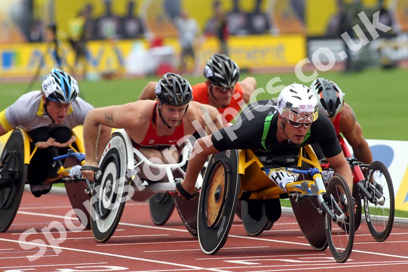 Marcel Hug leads the 1500 metres T53/54, 2011 Aviva London Grand Prix.